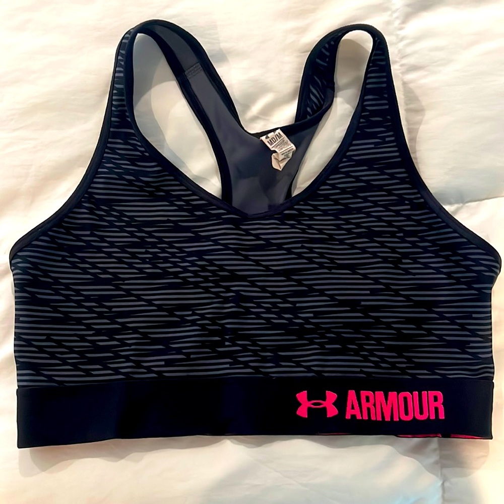 Women’s size medium under armour sports bra